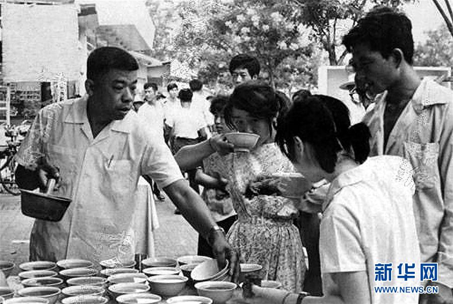 (新華全媒頭條·圖文互動)(2)億萬人民的奮斗史詩——獻(xiàn)給共和國70年光輝歷史的創(chuàng)造者