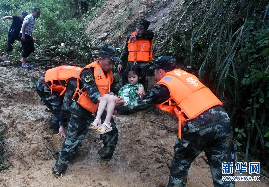 (新華全媒頭條·圖文互動)(1)我們是一支不可戰(zhàn)勝的力量——獻給中國人民解放軍建軍92周年