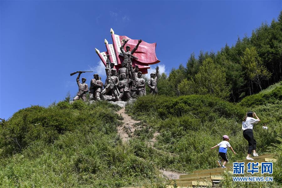 （壯麗70年&middot;奮斗新時(shí)代&mdash;&mdash;記者再走長(zhǎng)征路&middot;圖文互動(dòng)）（4）追憶紅色經(jīng)典&mdash;&mdash;《清平樂(lè)&middot;六盤山》的誕生