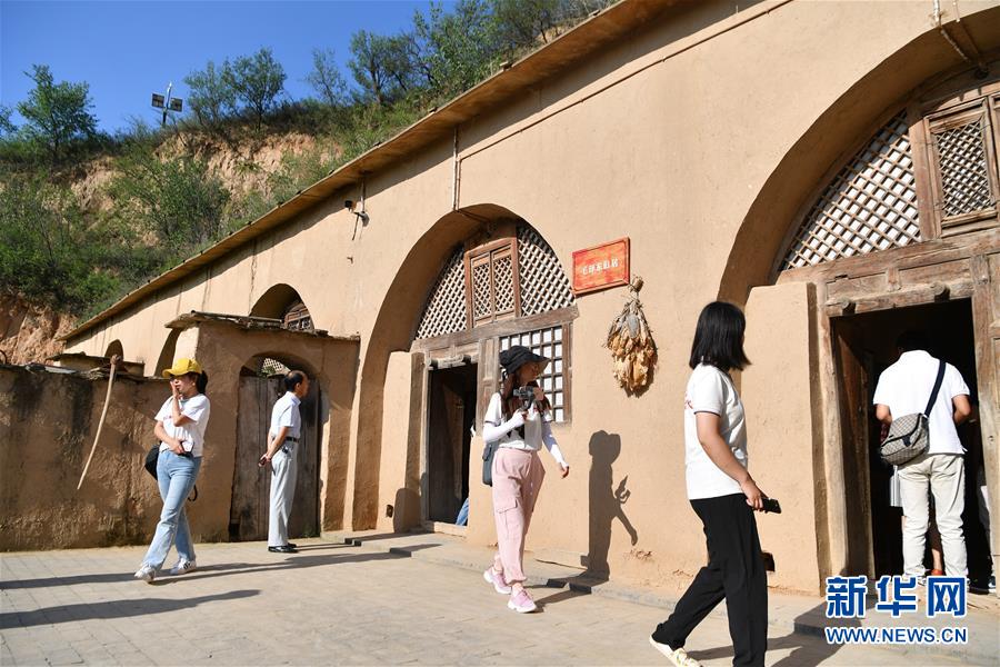 （新華全媒頭條&middot;壯麗70年&middot;奮斗新時(shí)代&mdash;&mdash;記者再走長(zhǎng)征路&middot;圖文互動(dòng)）（9）紅星，從這里照耀中國(guó)&mdash;&mdash;陜北見證中國(guó)革命的歷史轉(zhuǎn)折