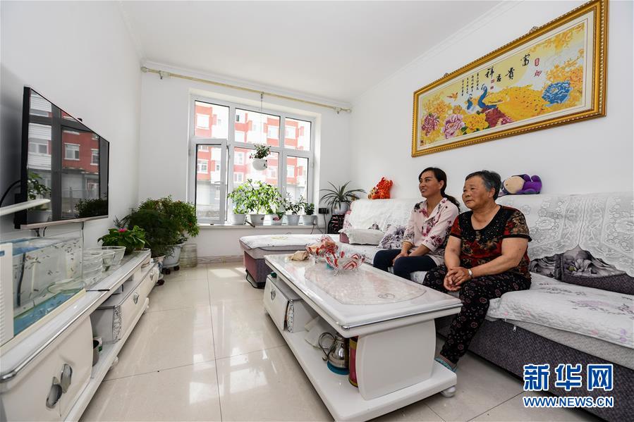 （在習(xí)近平新時代中國特色社會主義思想指引下&mdash;&mdash;新時代新作為新篇章&middot;總書記關(guān)心的百姓身邊事&middot;圖文互動）（5）棚改的溫暖：1億多人&ldquo;出棚進(jìn)樓&rdquo;