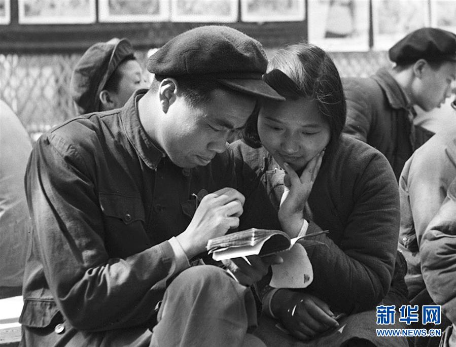 (壯麗70年·奮斗新時(shí)代——新中國(guó)崢嶸歲月·圖文互動(dòng))(1)婚姻自己當(dāng)家