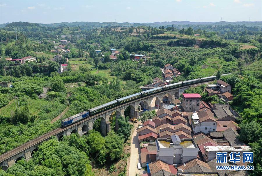 （壯麗70年&middot;奮斗新時代&mdash;&mdash;共和國發(fā)展成就巡禮）（3）人暢其行、貨暢其流&mdash;&mdash;共和國交通運輸業(yè)發(fā)展成就巡禮