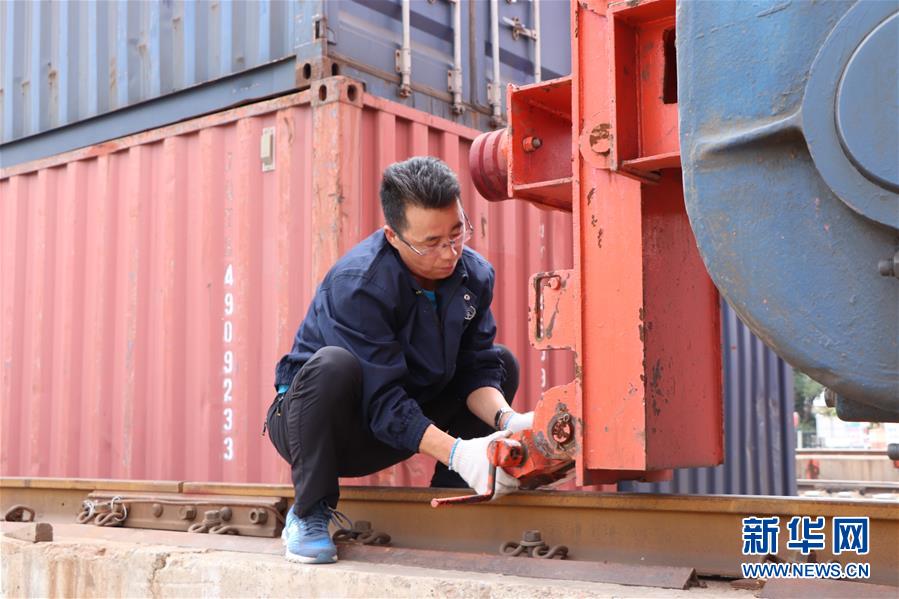 (圖文互動(dòng))(2)鐵路貨場(chǎng)三十余載 見證外貿(mào)發(fā)展變化