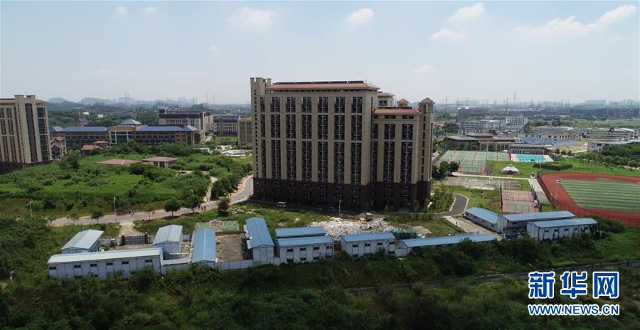 (在習(xí)近平新時代中國特色社會主義思想指引下——新時代新作為新篇章·圖文互動)(1)“我們給火箭做減重”——高校科技創(chuàng)新進行時