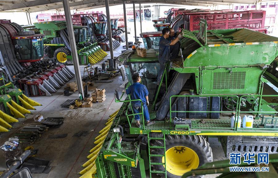 （新華全媒頭條&middot;圖文互動(dòng)）（2）同心筑夢(mèng)映天山&mdash;&mdash;新疆70年改革發(fā)展穩(wěn)定述評(píng)