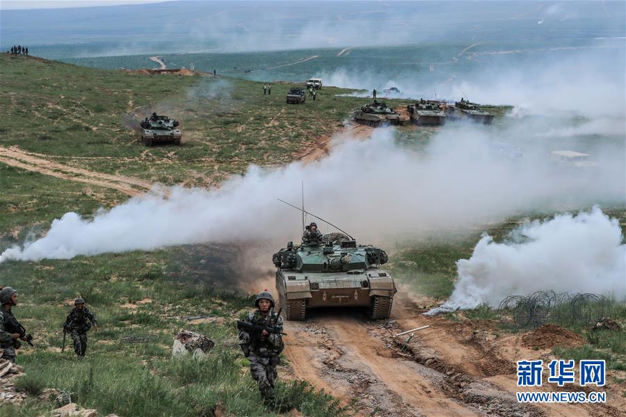 (自信中國·70年啟示錄·圖文互動(dòng))(2)富國強(qiáng)軍筑長城——從壯闊70年看中國強(qiáng)軍