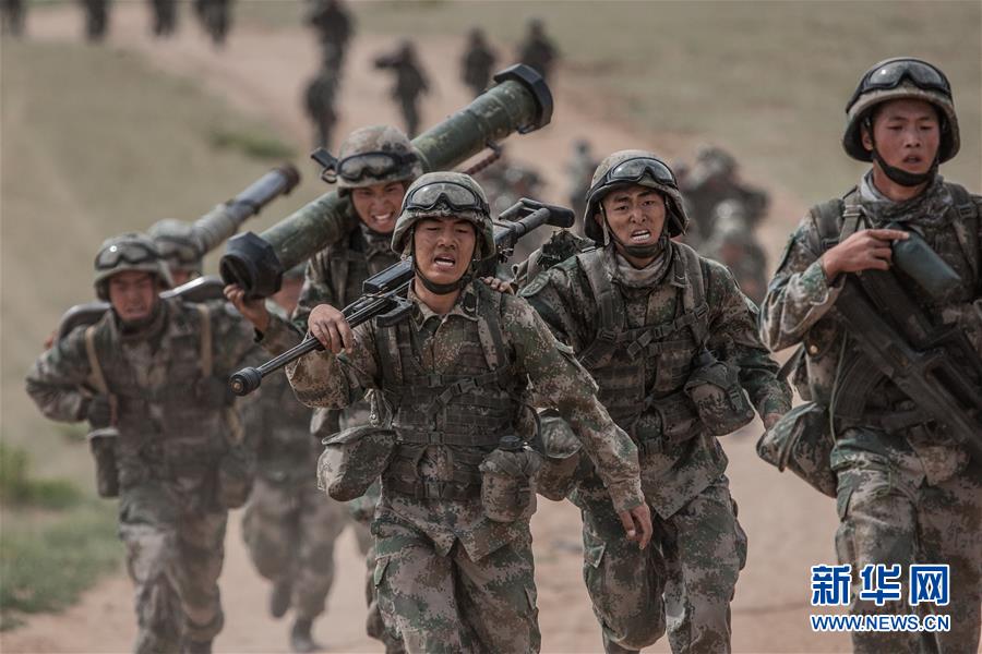 （新華全媒頭條&middot;圖文互動(dòng)）（13）沿著中國特色強(qiáng)軍之路闊步前進(jìn)&mdash;&mdash;黨中央、中央軍委領(lǐng)導(dǎo)推進(jìn)國防和軍隊(duì)建設(shè)70年紀(jì)實(shí)