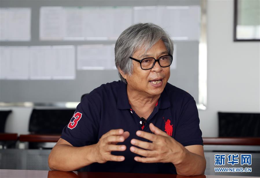 （圖文互動(dòng)）（5）難忘：第一枚金屬?lài)?guó)徽的金色記憶