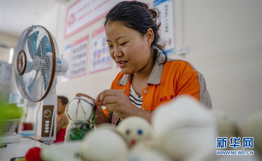 （新華全媒頭條&middot;決戰(zhàn)決勝脫貧攻堅&middot;圖文互動）（8）為了人與自然和諧共生&mdash;&mdash;云南&ldquo;三江并流&rdquo;地區(qū)決戰(zhàn)精準(zhǔn)脫貧的&ldquo;生態(tài)畫卷&rdquo;