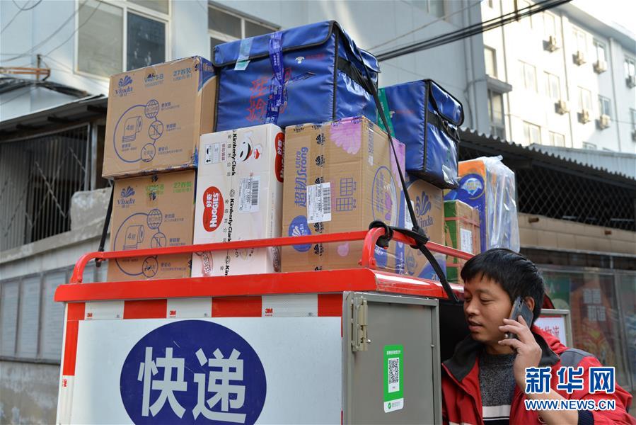 (新華全媒頭條·圖文互動)(2)“雙11”11年:中國邁向消費(fèi)大國的鮮明印記