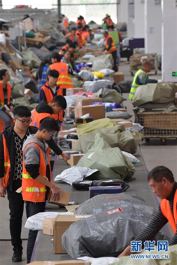 (新華全媒頭條·圖文互動)(3)“雙11”11年:中國邁向消費(fèi)大國的鮮明印記