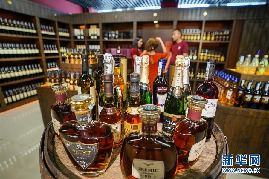 （在習(xí)近平新時(shí)代中國(guó)特色社會(huì)主義思想指引下&mdash;&mdash;新時(shí)代新作為新篇章&middot;總書記關(guān)切開放事&middot;圖文互動(dòng)）（4）開放，讓迢迢邊關(guān)擁有穩(wěn)穩(wěn)幸福&mdash;&mdash;來自內(nèi)陸沿邊開放小城的故事