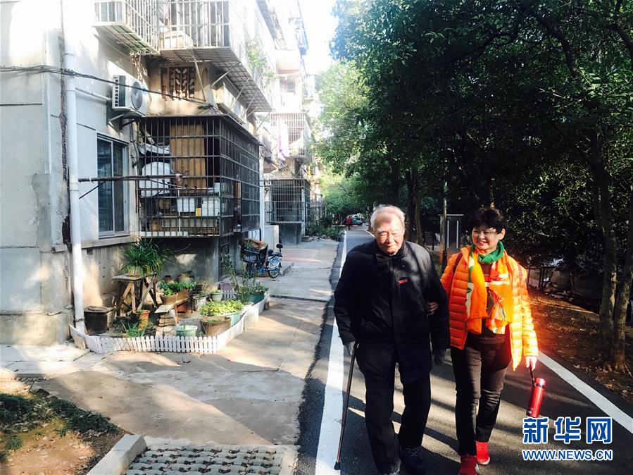 （新華全媒頭條&middot;圖文互動(dòng)）（8）滄海橫流 信仰彌堅(jiān)&mdash;&mdash;記共產(chǎn)黨員、湘潭大學(xué)九旬教授滄南