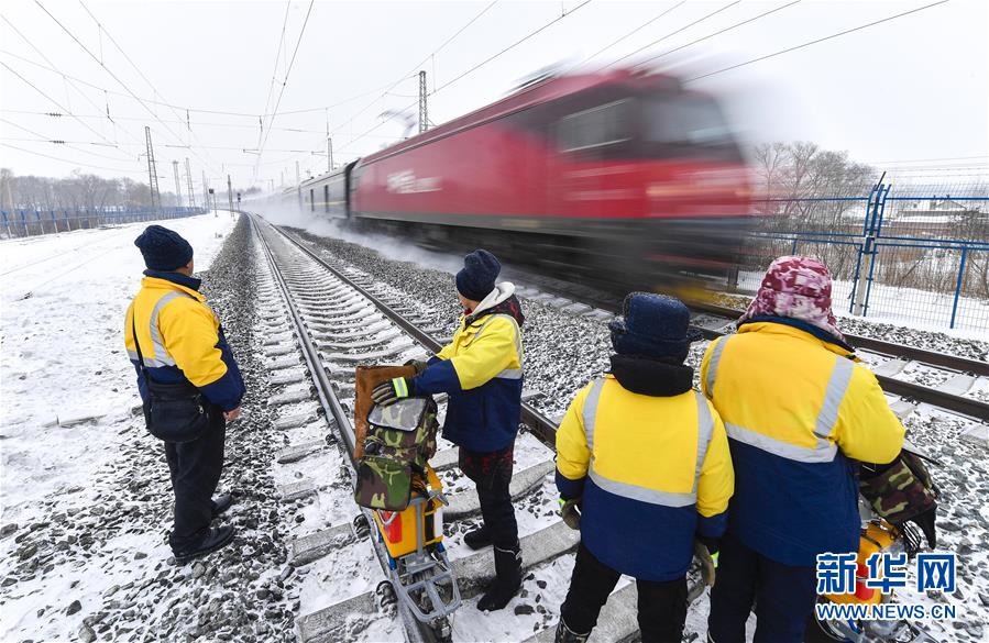 （新春走基層）（9）嚴(yán)寒下的&ldquo;鐵路醫(yī)生&rdquo;：風(fēng)雪中守護回家路