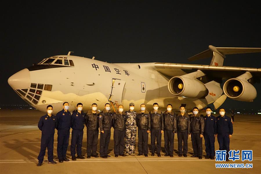 （新型肺炎疫情防控&middot;圖文互動(dòng)）（2）除夕夜，他們這樣出征&mdash;&mdash;空軍軍醫(yī)大學(xué)醫(yī)療隊(duì)出征武漢疫區(qū)見聞