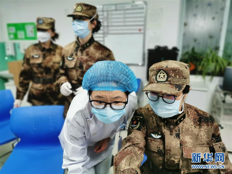 （新華全媒頭條&middot;圖文互動）（7）新華社評論員：危難時刻，黨員干部要挺身而出&mdash;&mdash;論堅(jiān)決打贏疫情防控阻擊戰(zhàn)