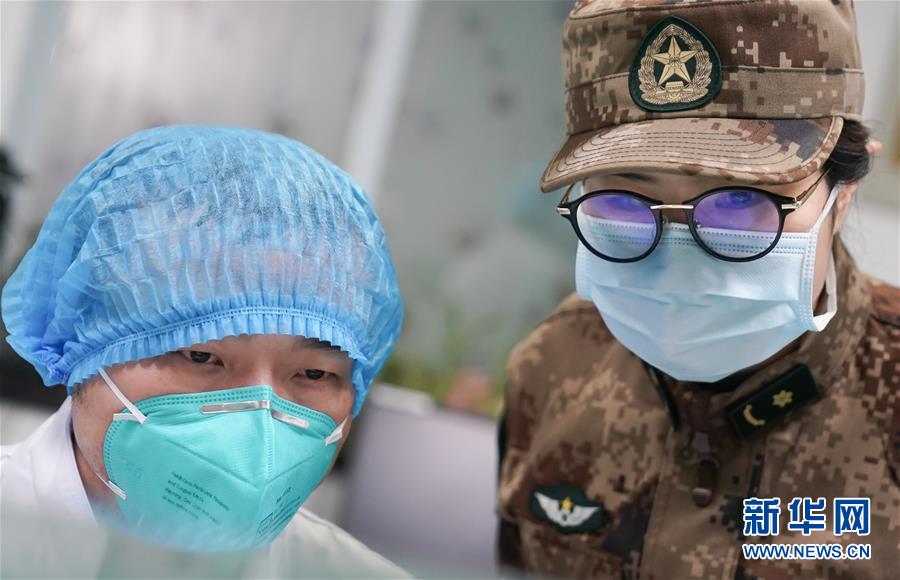 （新華全媒頭條&middot;圖文互動）（4）黨旗，高高飄揚(yáng)在防控疫情斗爭第一線&mdash;&mdash;各級黨組織和廣大黨員干部投身疫情防控阻擊戰(zhàn)紀(jì)實