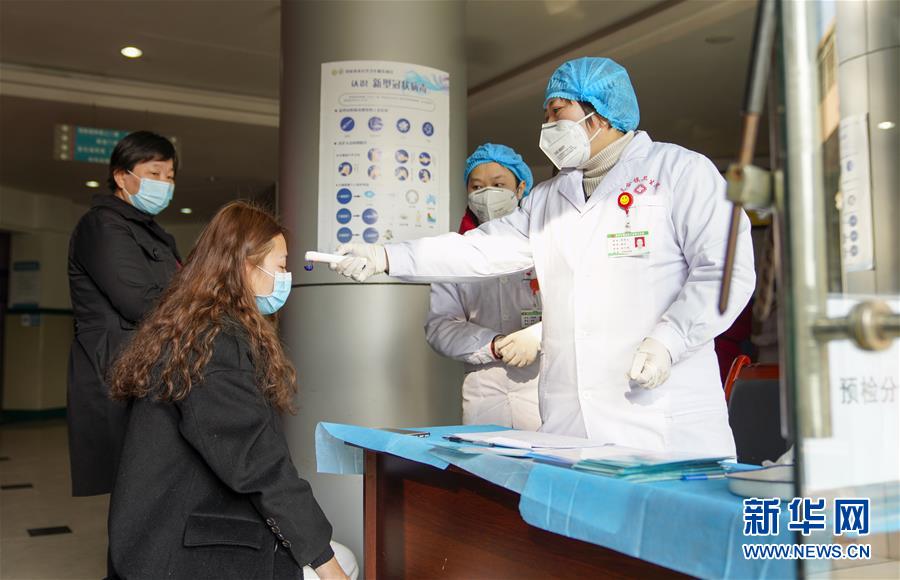 (聚焦疫情防控·圖文互動(dòng))(6)一對(duì)抗疫夫妻的“一線連軸轉(zhuǎn)”