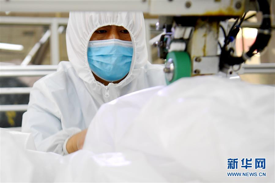 （聚焦疫情防控&middot;圖文互動）（7）我們能多產(chǎn)一件，前方就少一份風險&mdash;&mdash;醫(yī)用防護服&ldquo;河北制造&rdquo;緊急&ldquo;起飛&rdquo;記