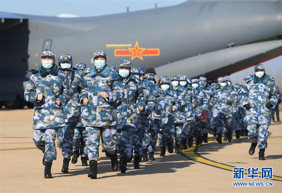 （聚焦疫情防控&middot;圖文互動(dòng)）（9）空軍第四次向武漢大規(guī)?？者\(yùn)醫(yī)療隊(duì)員和物資