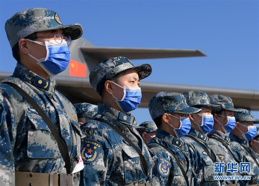 （聚焦疫情防控&middot;圖文互動(dòng)）（10）空軍第四次向武漢大規(guī)?？者\(yùn)醫(yī)療隊(duì)員和物資