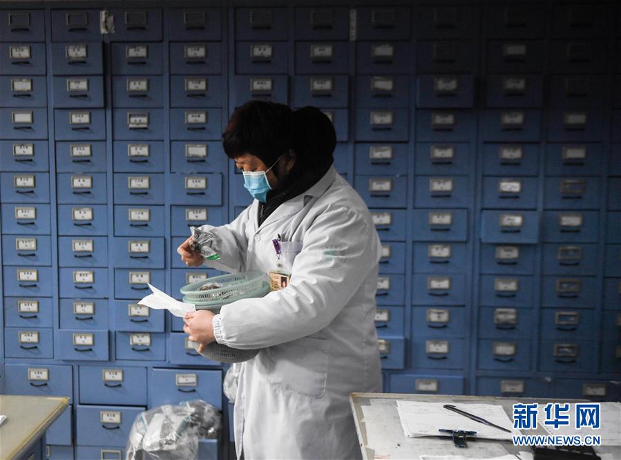（聚焦疫情防控&middot;圖文互動）（3）參與救治新冠肺炎確診病例超八成&mdash;&mdash;中醫(yī)藥在抗擊疫情中貢獻力量