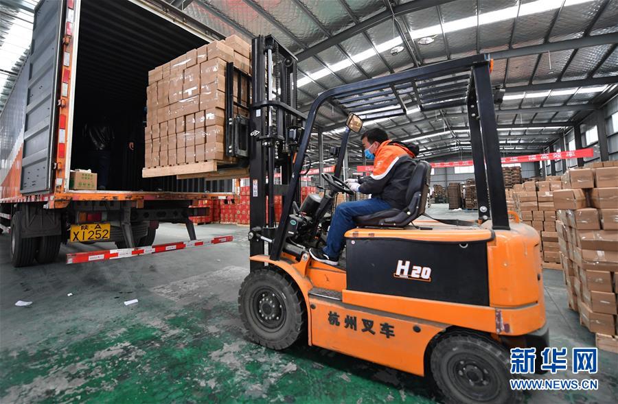 （聚焦疫情防控&middot;圖文互動）（6）&ldquo;一輛輛車出發(fā)，春暖花開的日子就不遠(yuǎn)了&rdquo;&mdash;&mdash;西北電商大縣陜西省武功縣復(fù)工見聞