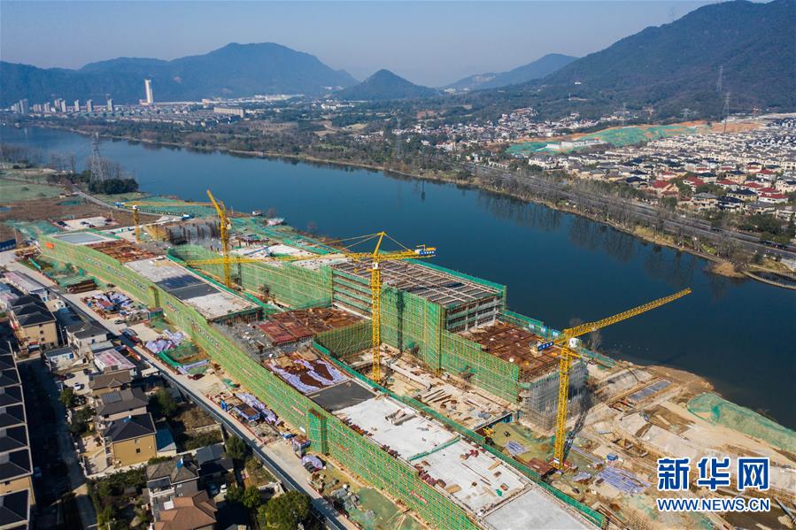 (新華全媒頭條·圖文互動)(16)磨難壓不垮 奮起正當(dāng)時——習(xí)近平總書記在統(tǒng)籌推進新冠肺炎疫情防控和經(jīng)濟社會發(fā)展工作部署會議上的重要講話振奮人心凝聚力量