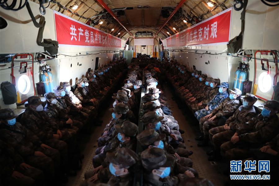 （一線抗疫群英譜&middot;圖文互動）（5）起飛，在人民最需要的時刻&mdash;&mdash;中部戰(zhàn)區(qū)空軍航空兵某團支援湖北抗&ldquo;疫&rdquo;空運記事
