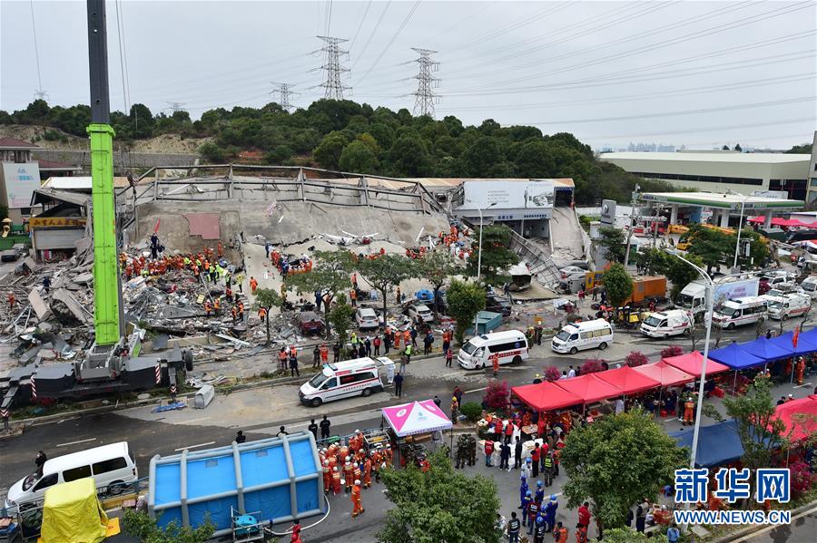 (社會)(1)福建泉州酒店坍塌事故仍有28人被困