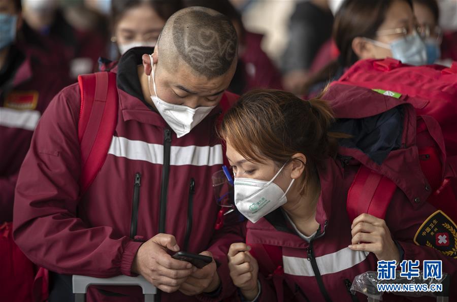 （新華全媒頭條&middot;圖文互動(dòng)）（9）最美逆行者，武漢永遠(yuǎn)記得你！&mdash;&mdash;首批援鄂醫(yī)療隊(duì)返程紀(jì)實(shí)