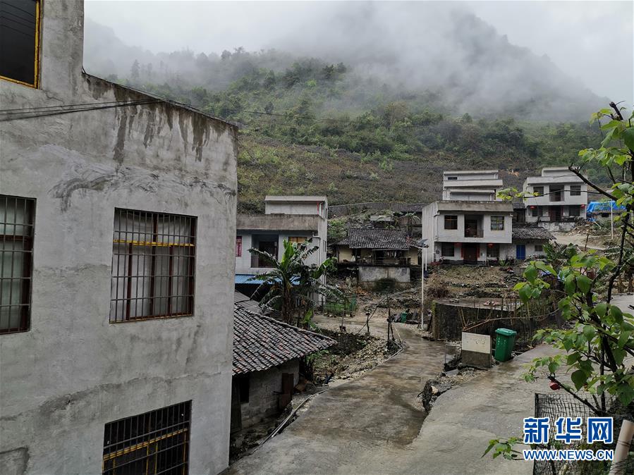 （決戰(zhàn)決勝脫貧攻堅(jiān)&middot;圖文互動(dòng)）（1）邊境線上起新居&mdash;&mdash;桂西極貧縣山村走訪見聞