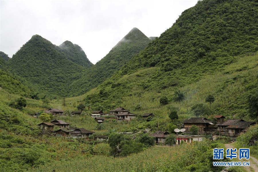 （決戰(zhàn)決勝脫貧攻堅(jiān)&middot;圖文互動(dòng)）（2）邊境線上起新居&mdash;&mdash;桂西極貧縣山村走訪見聞