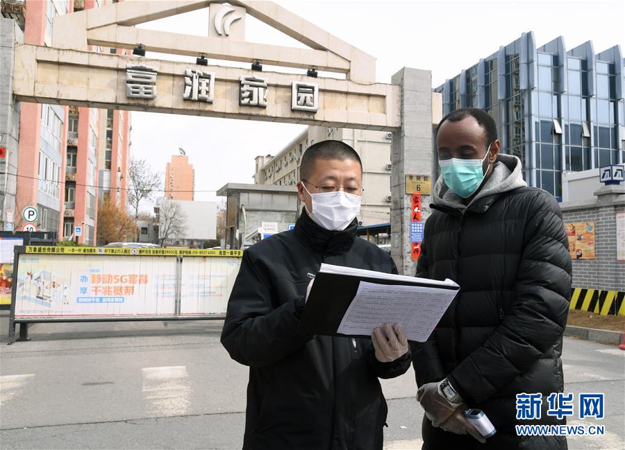 （習(xí)近平致敬的戰(zhàn)&ldquo;疫&rdquo;英雄&middot;志愿者篇&middot;圖文互動(dòng)）（10）他們，微光成炬照征程