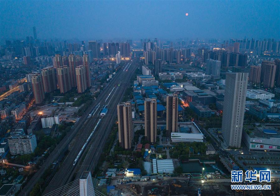 （新華全媒頭條&middot;圖文互動）（4）武漢重啟，不負春天&mdash;&mdash;寫在武漢&ldquo;解封&rdquo;之際