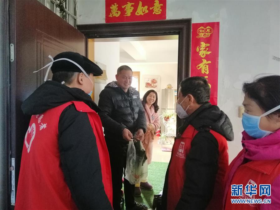 （在習(xí)近平新時代中國特色社會主義思想指引下&mdash;&mdash;新時代新作為新篇章&middot;習(xí)近平總書記關(guān)切事&middot;圖文互動）（5）扎緊籬笆打好樁&mdash;&mdash;各地筑牢社區(qū)防控安全屏障