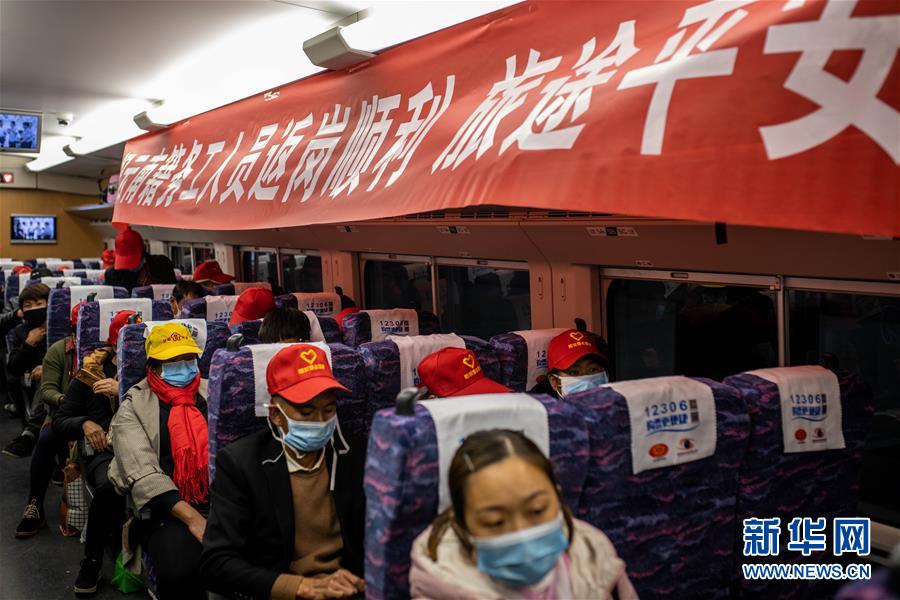 （在習(xí)近平新時(shí)代中國(guó)特色社會(huì)主義思想指引下&mdash;&mdash;新時(shí)代新作為新篇章&middot;習(xí)近平總書記關(guān)切事&middot;圖文互動(dòng)）（1）讓貧困勞動(dòng)力端穩(wěn)就業(yè)的&ldquo;飯碗&rdquo;&mdash;&mdash;各地就業(yè)扶貧不松勁鞏固脫貧成果