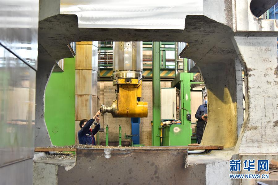 （聚焦復(fù)工復(fù)產(chǎn)&middot;圖文互動）（3）&ldquo;大國重器&rdquo;生產(chǎn)如火如荼&mdash;&mdash;裝備制造業(yè)基地齊齊哈爾加快復(fù)工復(fù)產(chǎn)見聞