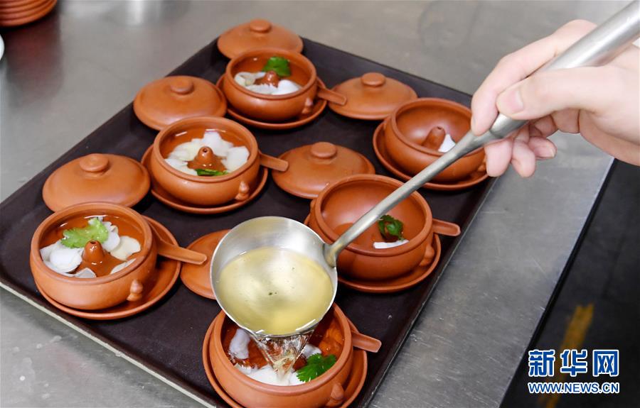 （聚焦復(fù)工復(fù)產(chǎn)&middot;圖文互動）（3）&ldquo;分得安心，吃得放心&rdquo;&mdash;&mdash;豫菜老字號的復(fù)工見聞