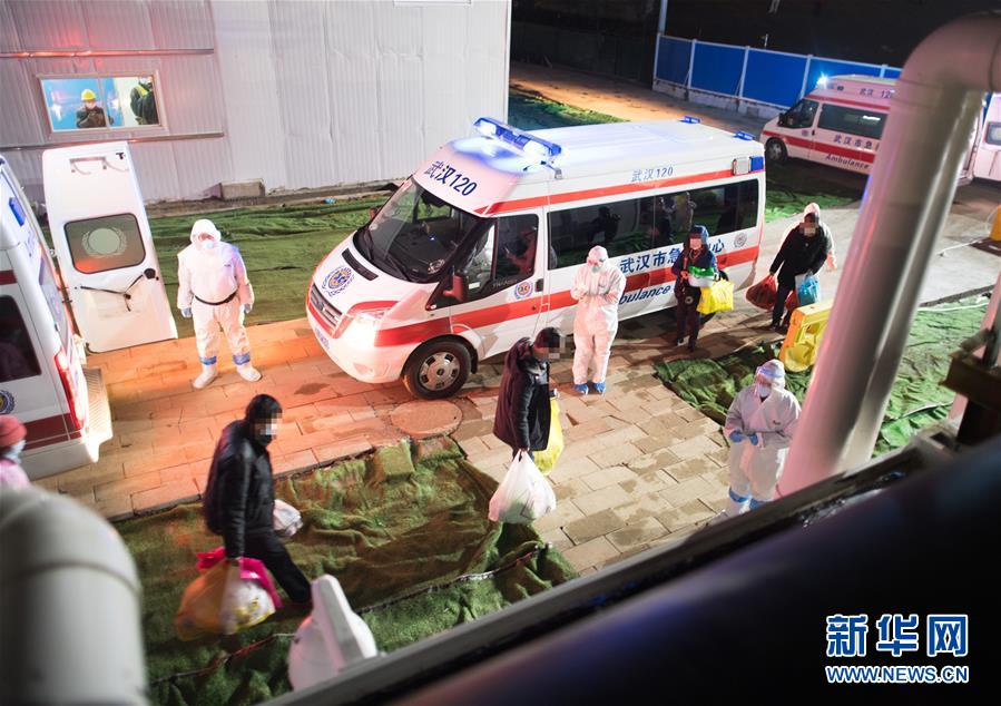 （聚焦疫情防控&middot;圖文互動(dòng)）（11）分秒必爭(zhēng)！一切為了治病救人&mdash;&mdash;中國(guó)抗疫生命至上的生動(dòng)實(shí)踐