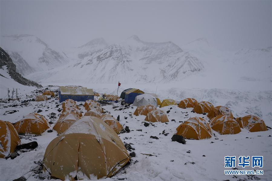 (2020珠峰高程測量·圖文互動)(3)2020珠峰高程測量登山隊抵達海拔6500米的前進營地
