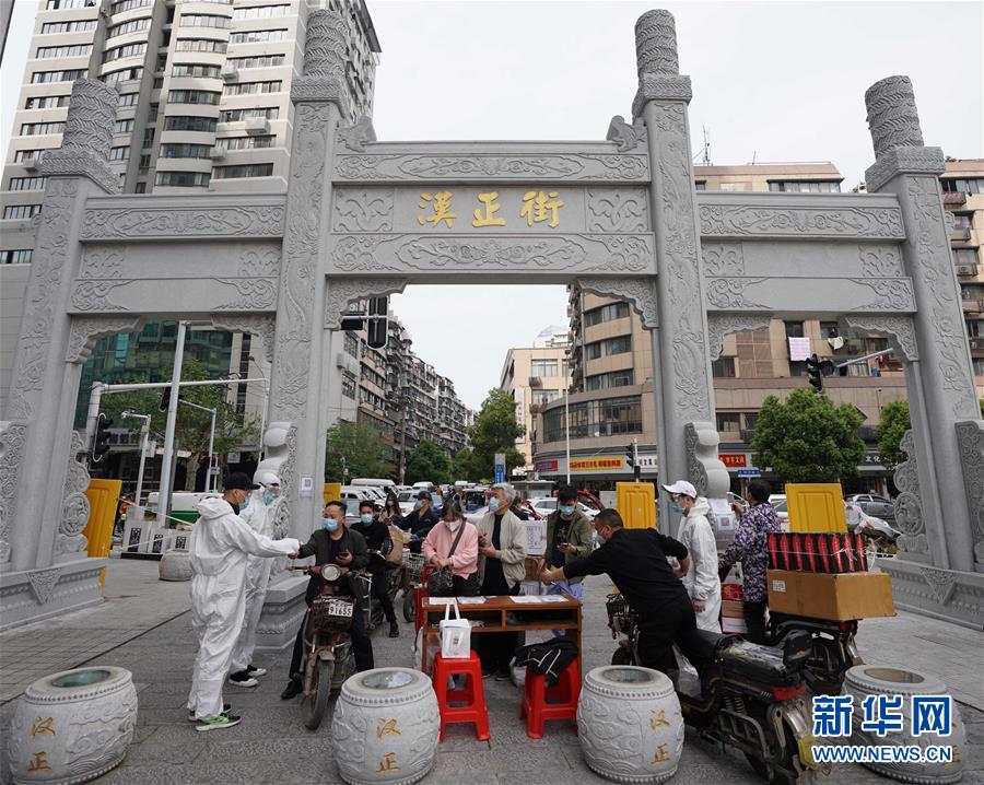 （新華全媒頭條&middot;圖文互動(dòng)）（14）從人民中汲取磅礴力量&mdash;&mdash;習(xí)近平總書記同出席2020年全國(guó)兩會(huì)人大代表、政協(xié)委員共商國(guó)是紀(jì)實(shí)