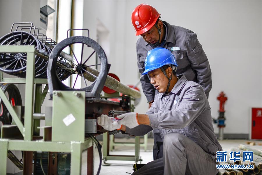 (圖文互動)(1)從小水電到大網(wǎng)電——西藏玉麥鄉(xiāng)民生變遷見聞