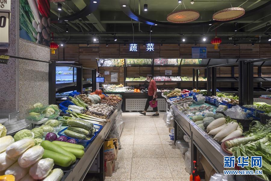 （圖文互動(dòng)）（1）告別臟亂，留住溫情&mdash;&mdash;上海鬧市小菜場(chǎng)見(jiàn)聞