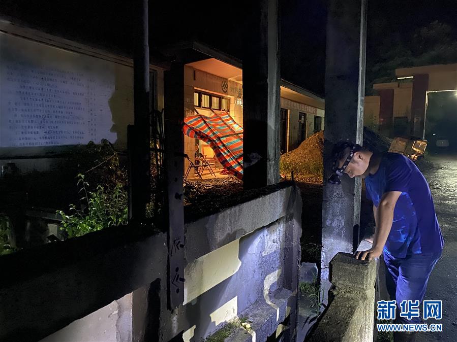 (防汛抗洪·圖文互動)(2)目擊洞庭抗洪“風(fēng)向標”挺過第一波攻擊