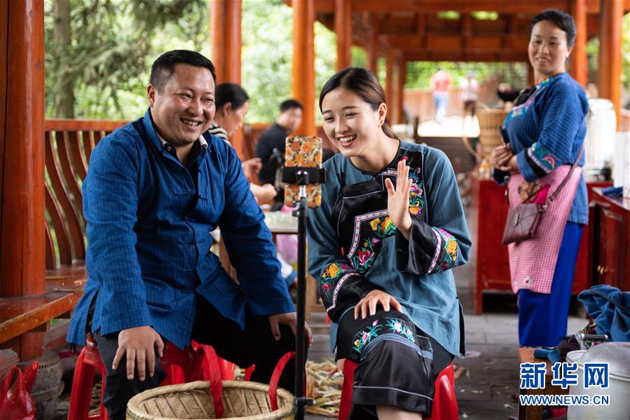 （新華全媒頭條&middot;走向我們的小康生活&middot;圖文互動(dòng)）（10）那山，那人，那苗寨&mdash;&mdash;十八洞村三代人的奮斗史