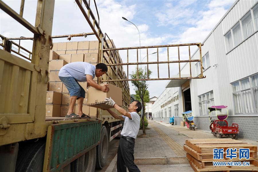 （落實(shí)&ldquo;六穩(wěn)&rdquo;&ldquo;六保&rdquo;一線見聞&middot;圖文互動(dòng)）（1）&ldquo;不讓一名貧困勞動(dòng)力失業(yè)！&rdquo;&mdash;&mdash;三峽庫(kù)區(qū)穩(wěn)就業(yè)見聞