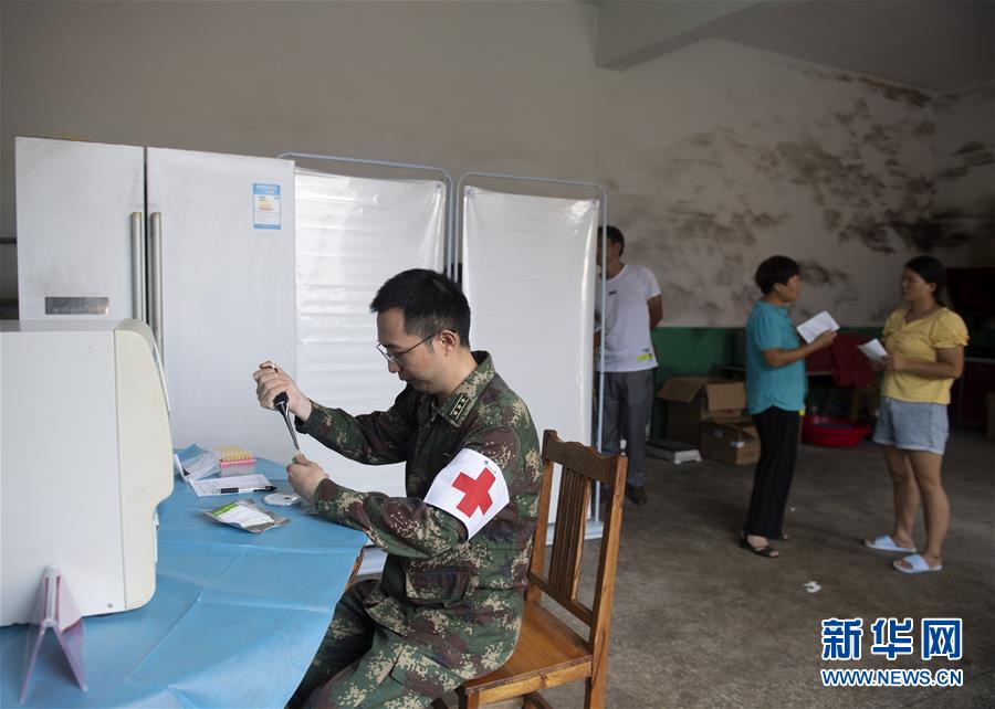 (防汛抗洪·圖文互動(dòng))(4)穿梭“孤島”的火箭軍醫(yī)療隊(duì)