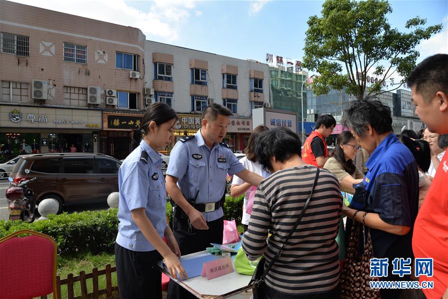 （總書記推動的改革身邊事&middot;城鄉(xiāng)發(fā)展一體化改革篇）（1）特寫：在大城市乘風(fēng)破浪的底氣&mdash;&mdash;&ldquo;95后&rdquo;農(nóng)民工蘇州落戶記